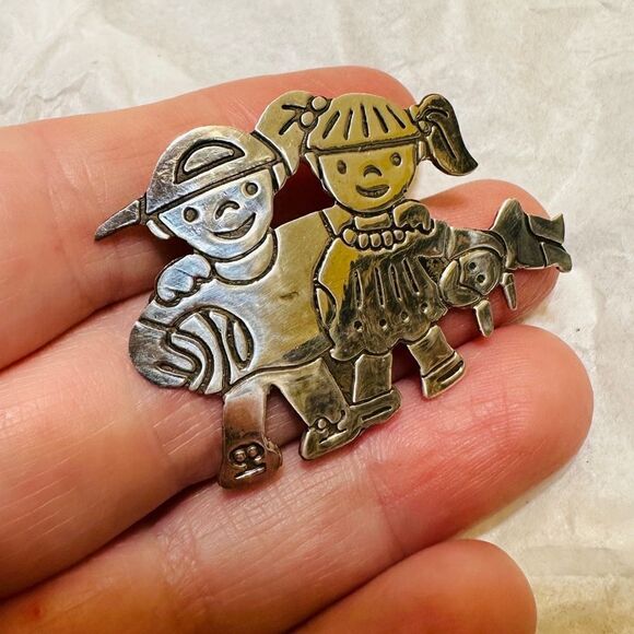 Vintage Sterling Silver Mexico Boy & Girl Pin/Brooch Pendant - Picture 2 of 5